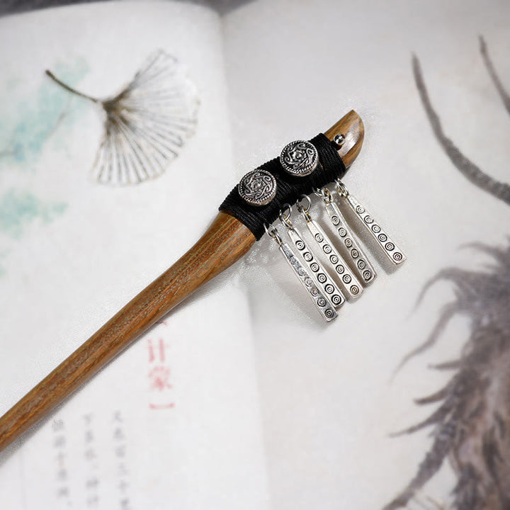 Forcina per capelli lenitiva con nappa in argento e sandalo verde Buddha Stones