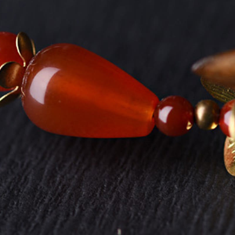 Forcina per capelli lenitiva con nappa in argento e sandalo verde Buddha Stones