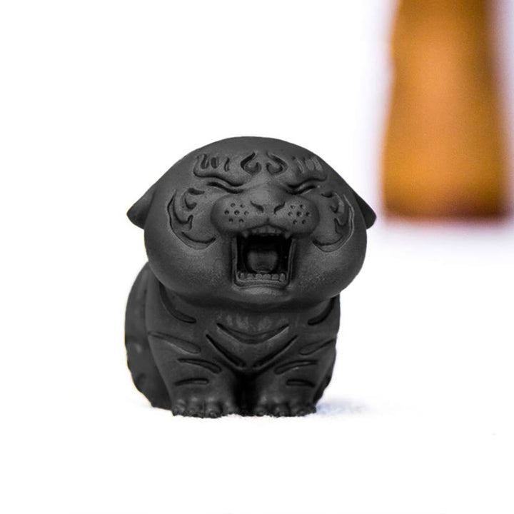 Buddha Stones Mini Carino Tigre Ferro Polvere Ruggine Statua Resina Decorazione Casa - image 26