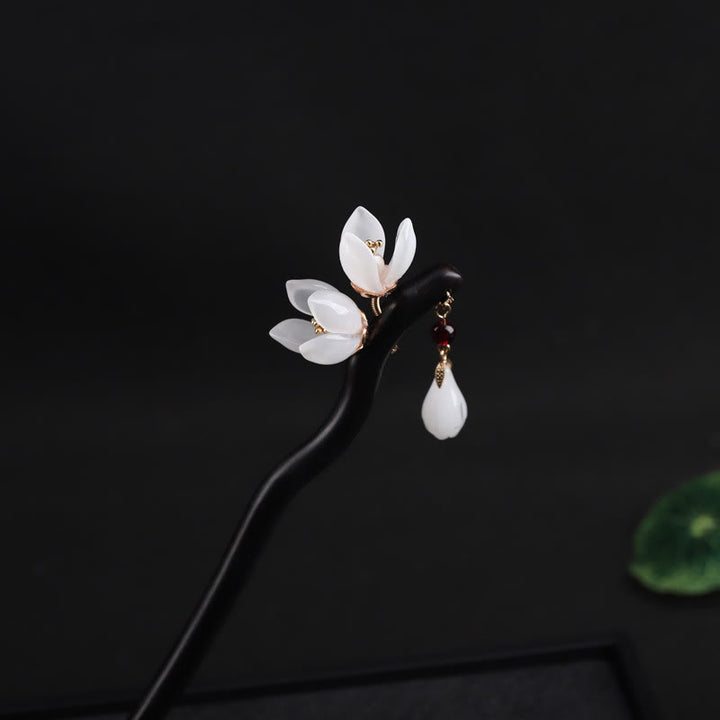 Forcina per capelli con petali di fiori di magnolia in ebano Buddha Stones