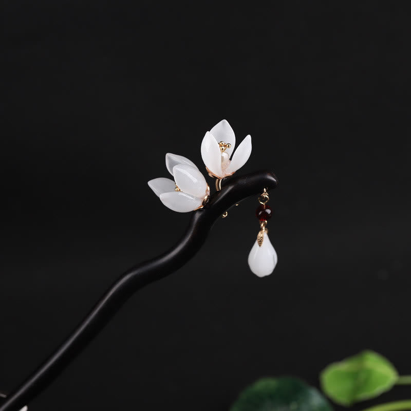Forcina per capelli con petali di fiori di magnolia in ebano Buddha Stones