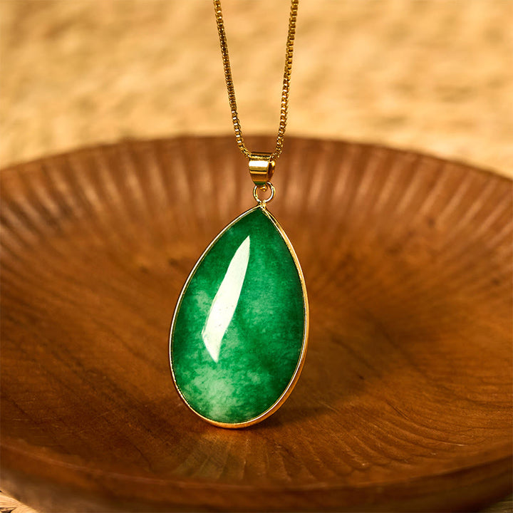 Collana con ciondolo con motivo a goccia d'acqua in giada verde Buddha Stones Abbondanza