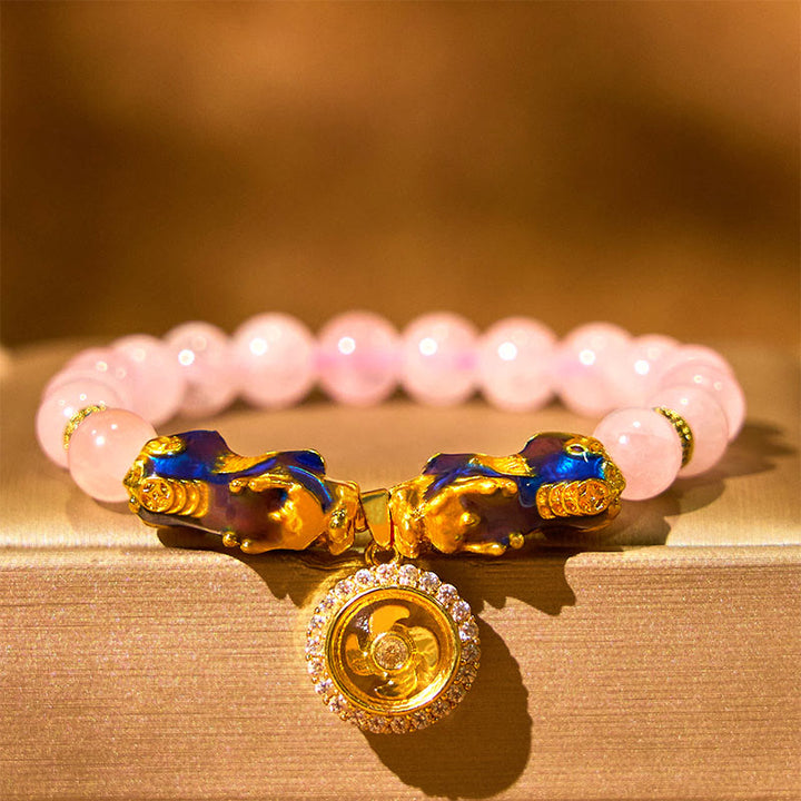 Braccialetto con ciondolo a forma di ciclone PiXiu Buddha Stones e cristallo rosa che cambia colore
