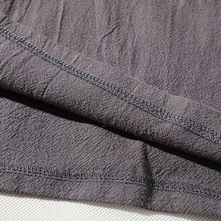 Set di abbigliamento da meditazione da uomo con motivo Buddha Stones , composto da t-shirt semplice con colletto a revers e pantaloncini a gamba larga con tasche. - image 11