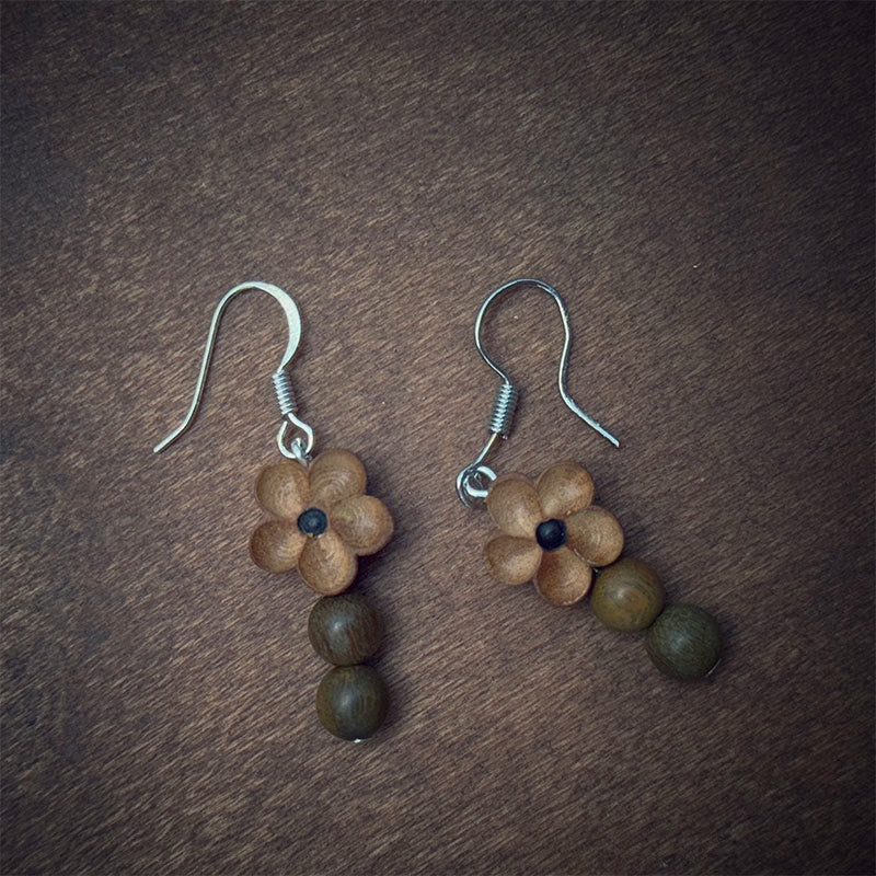 Buddha Stones in argento sterling 925 con fiore di legno di pesca e sandalo verde portafortuna