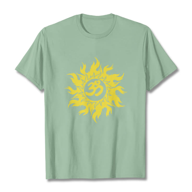 T-shirt con maglietta da sole dorata in sanscrito Buddha Stones OM Mantra - Verde pallido - 2XL - image 15