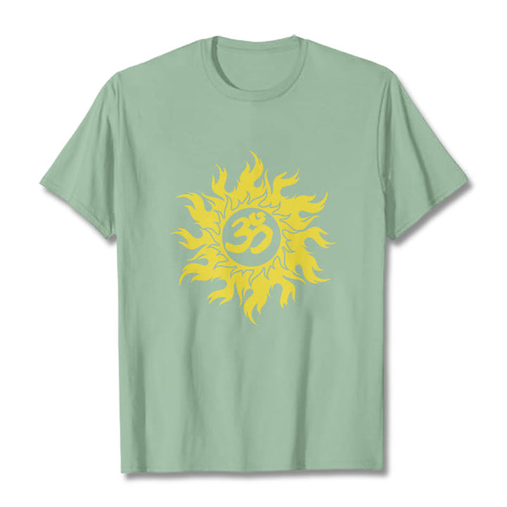 T-shirt con maglietta da sole dorata in sanscrito Buddha Stones OM Mantra - Verde pallido - 2XL - image 14