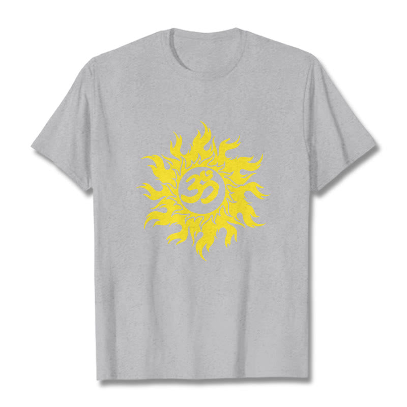 T-shirt con maglietta da sole dorata in sanscrito Buddha Stones OM Mantra - Grigio chiaro - 2XL - image 20