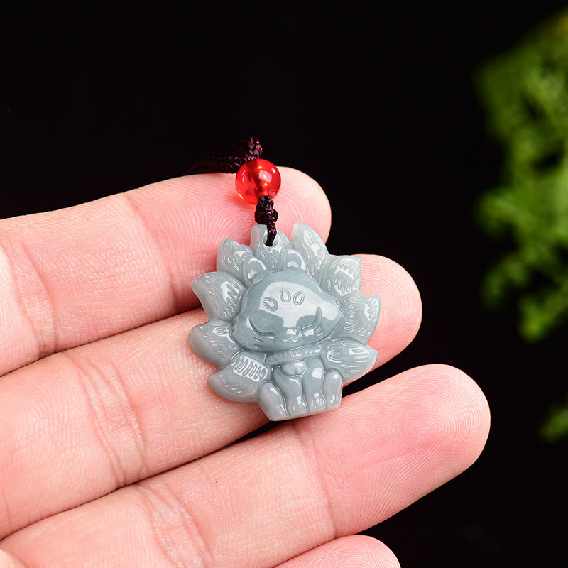 Collana con ciondolo a forma di volpe a nove code in giada verde naturale con Buddha Stones simbolo dell'abbondanza