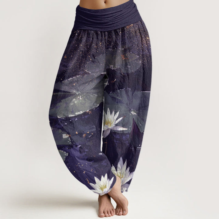 Pantaloni harem da donna con elastico in vita, modello Buddha Stones, foglie di loto casual sul lago - Indaco - US22, UK/AU26, EU54 (6XL) - image 8