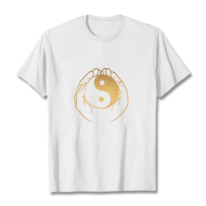 Maglietta Buddha Stones e mani che tengono uno Yin Yang dorato - Bianco - 2XL - image 8