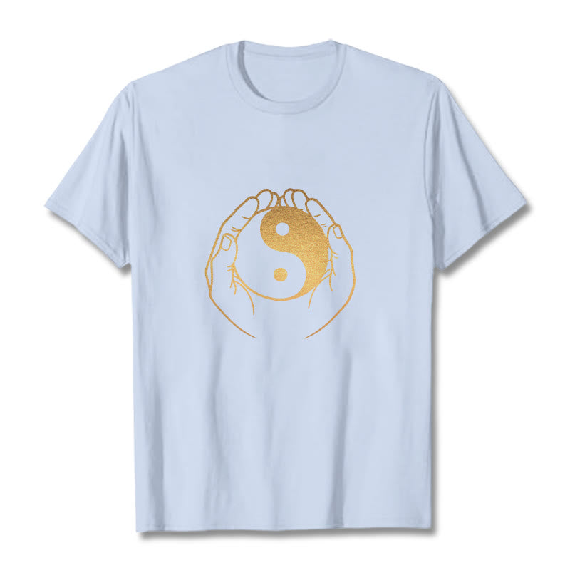 Maglietta Buddha Stones e mani che tengono uno Yin Yang dorato - Ciano chiaro - 2XL - image 12