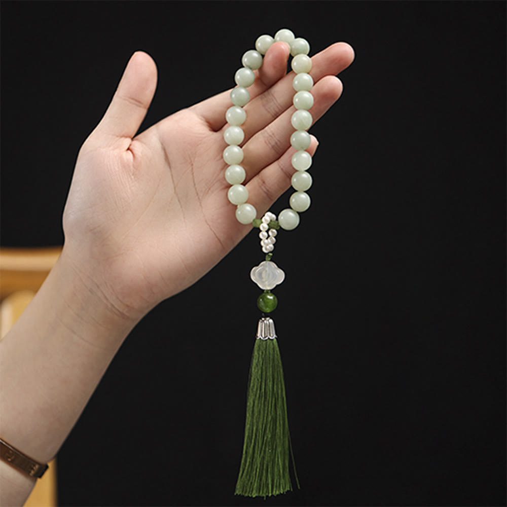 Mala da polso Buddha Stones, perle di giada verde e nappe di prosperità.