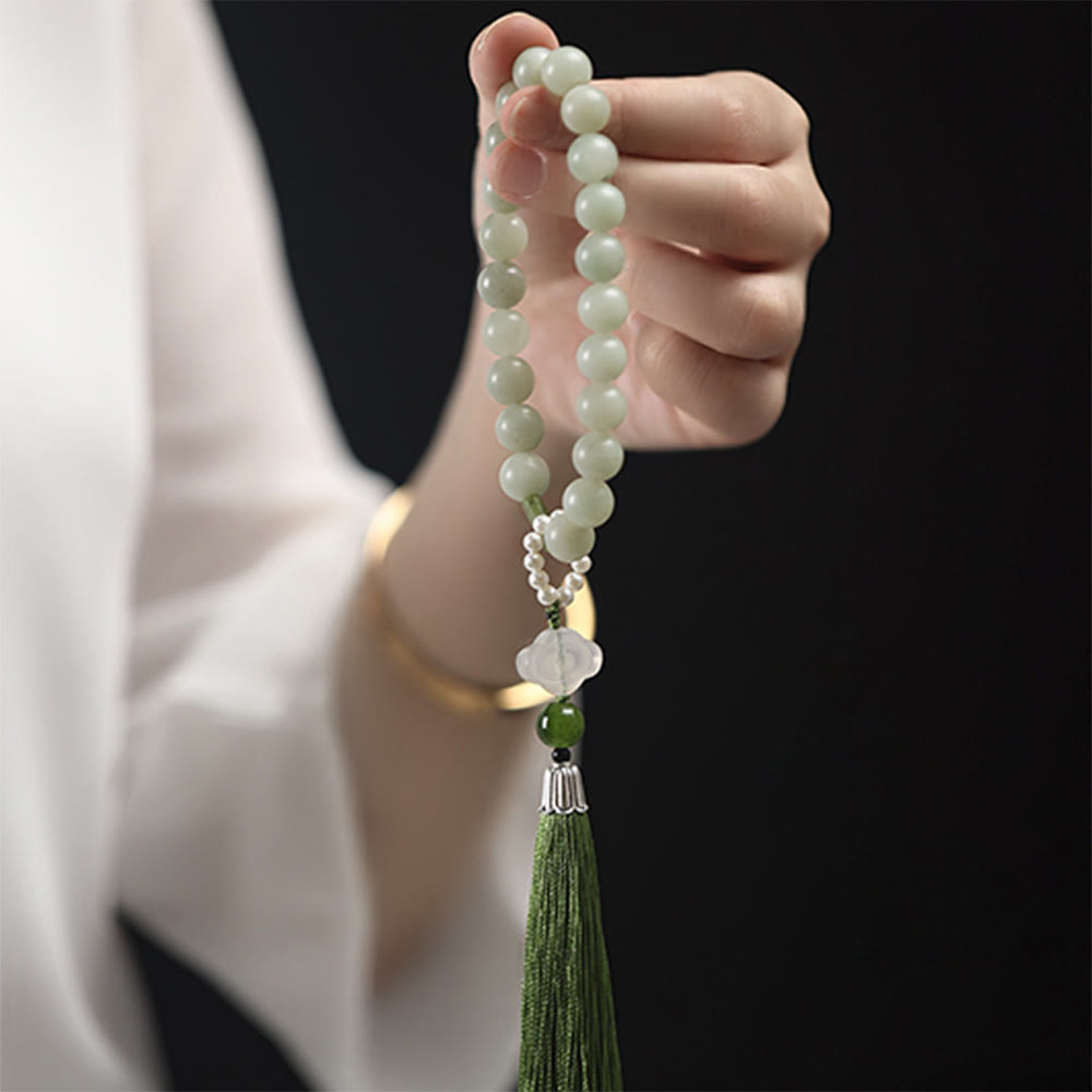 Mala da polso Buddha Stones, perle di giada verde e nappe di prosperità.