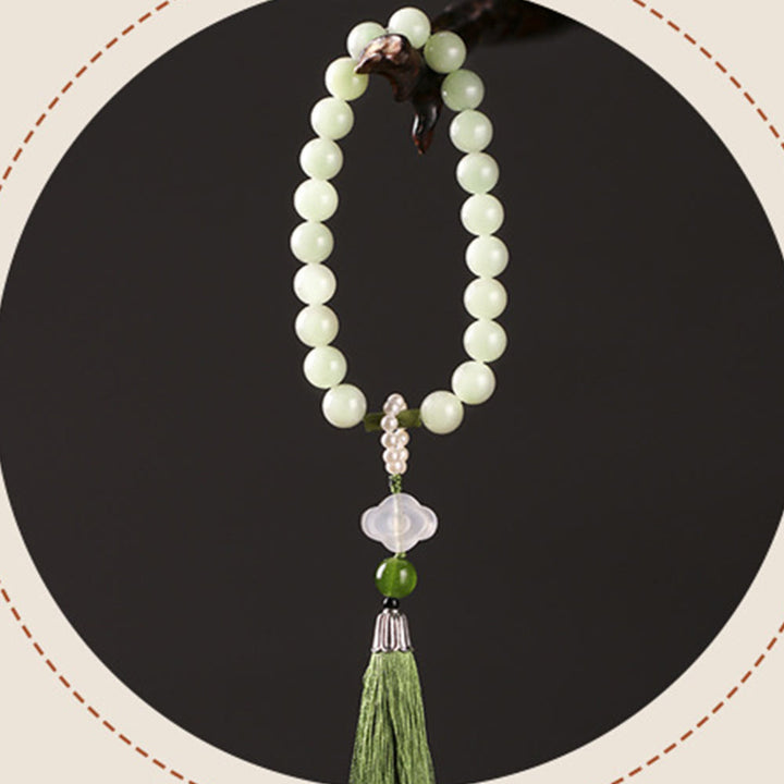 Mala da polso Buddha Stones, perle di giada verde e nappe di prosperità.