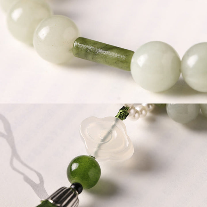 Mala da polso Buddha Stones, perle di giada verde e nappe di prosperità.