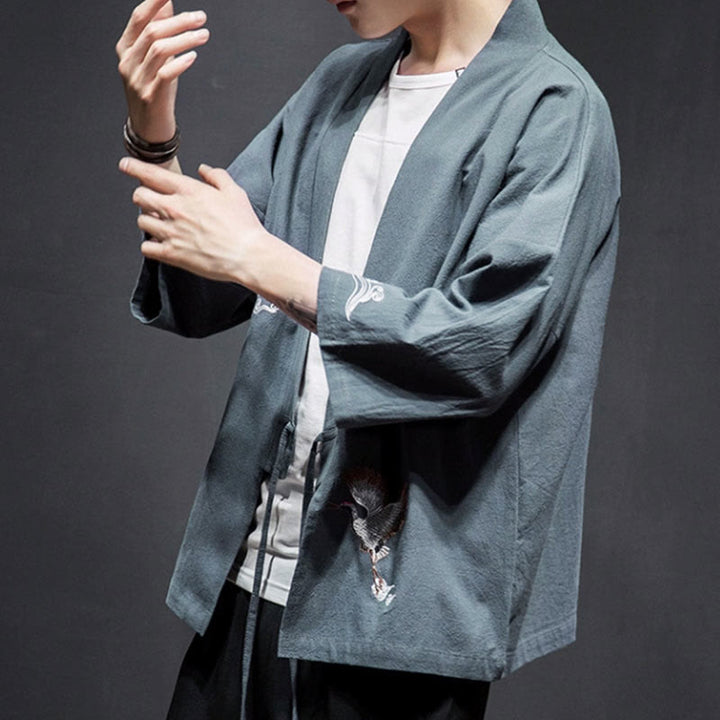 Kimono da uomo in cotone e lino con ricamo semplice di Buddha Stones, gru e nuvole. Giacca aperta sul davanti. - image 28