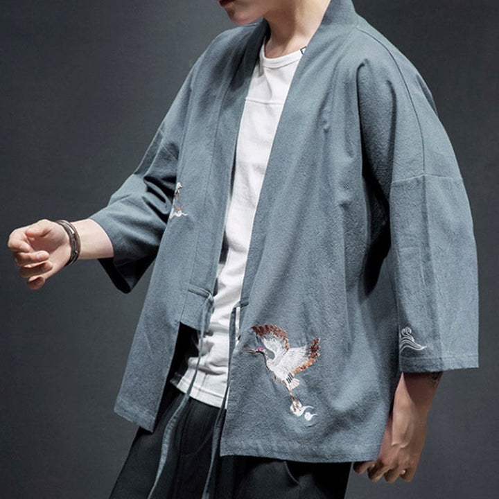 Kimono da uomo in cotone e lino con ricamo semplice di Buddha Stones, gru e nuvole. Giacca aperta sul davanti. - image 27
