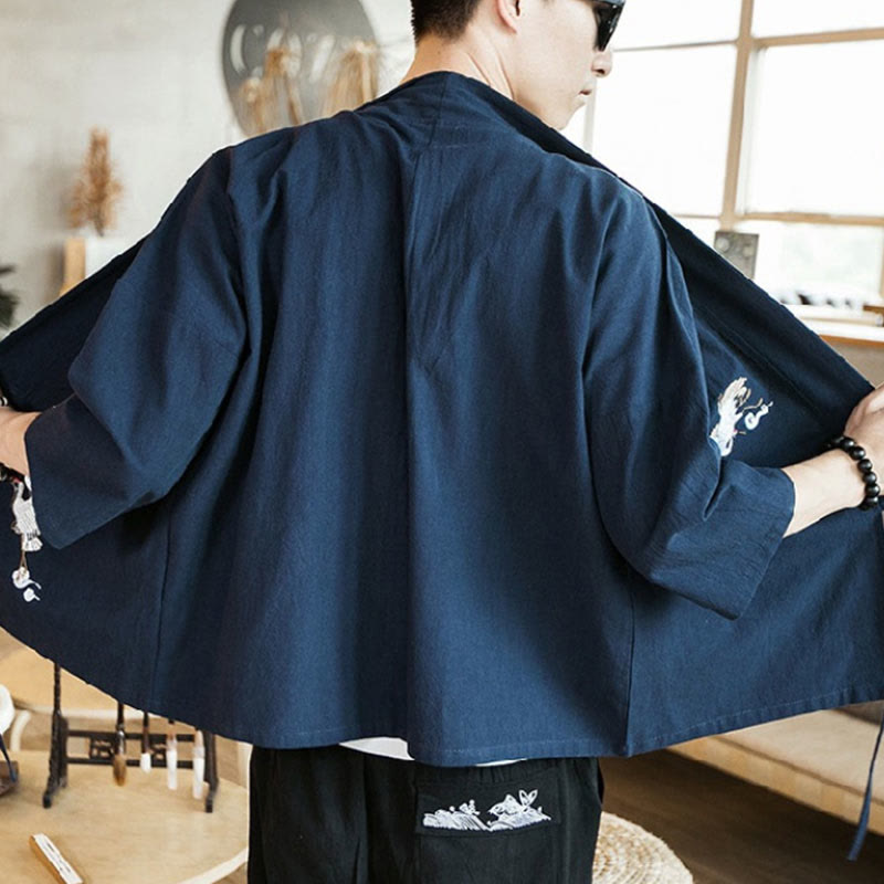 Kimono da uomo in cotone e lino con ricamo semplice di Buddha Stones, gru e nuvole. Giacca aperta sul davanti. - image 4