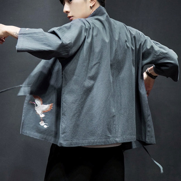 Kimono da uomo in cotone e lino con ricamo semplice di Buddha Stones, gru e nuvole. Giacca aperta sul davanti. - image 26