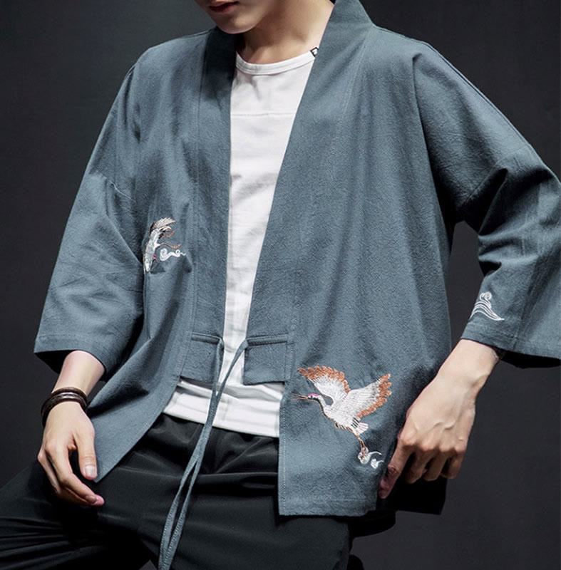 Kimono da uomo in cotone e lino con ricamo semplice di Buddha Stones, gru e nuvole. Giacca aperta sul davanti. - image 25