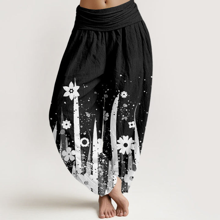 Pantaloni harem da donna con elastico in vita, modello casual con fiori bianchi e erba, motivo Buddha Stones - Nero - US22, UK/AU26, EU54 (6XL) - image 1