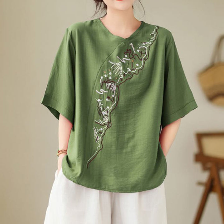 Maglietta a maniche corte da donna con scollo a giro e motivo geometrico ricamato etnico casual Buddha Stones - Verde foresta - US14, UK/AU18, EU46 (4XL) - image 0