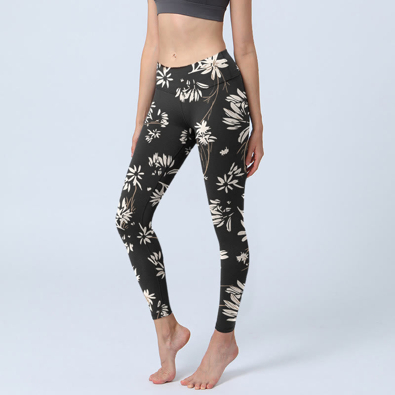 Leggings da palestra con stampa di petali bianchi e neri con motivo Buddha Stones, pantaloni da yoga da donna - Nero - US18, UK/AU22, EU50 (4XL) - image 1