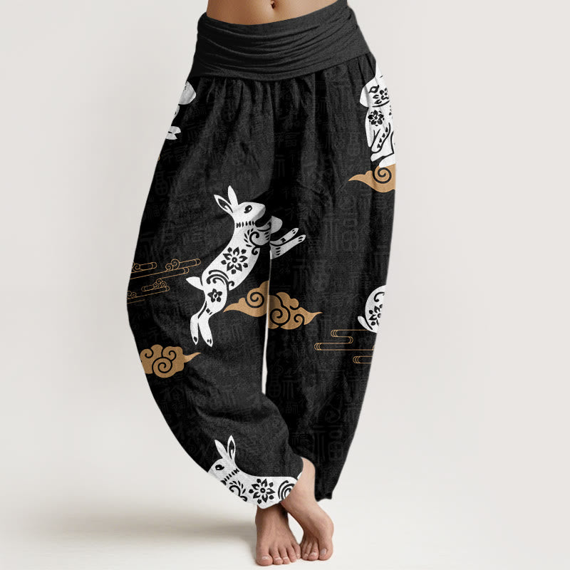 Pantaloni harem da donna con elastico in vita e motivo a nuvola di buon auspicio con coniglio bianco Buddha Stones - Nero - US22, UK/AU26, EU54 (6XL) - image 1