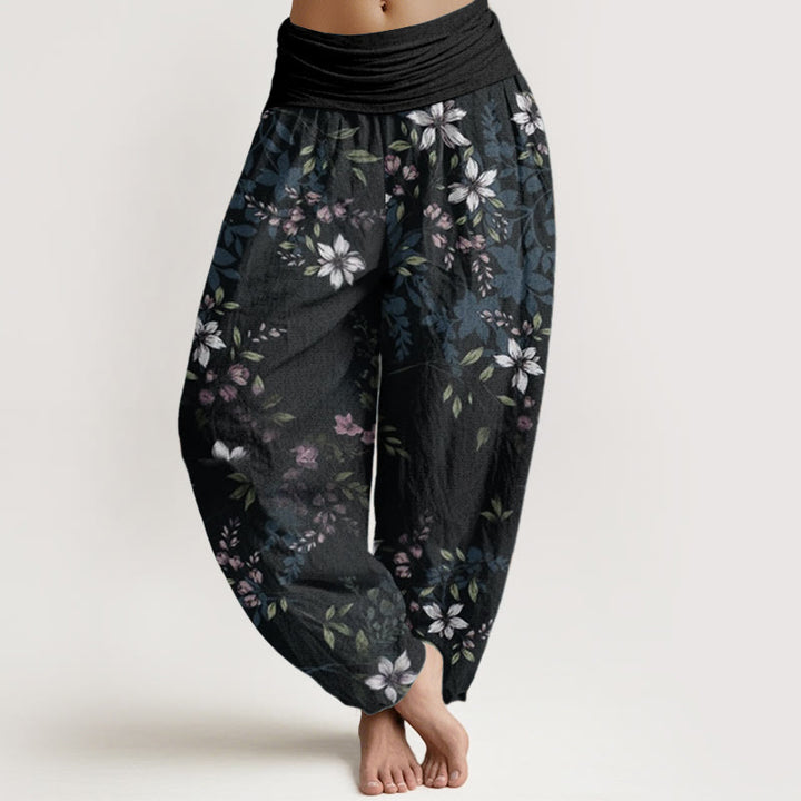 Pantaloni harem da donna con elastico in vita, in puro cotone, con piccoli fiori bianchi e foglie verdi, motivo Buddha Stones - Nero - US22, UK/AU26, EU54 (6XL) - image 0