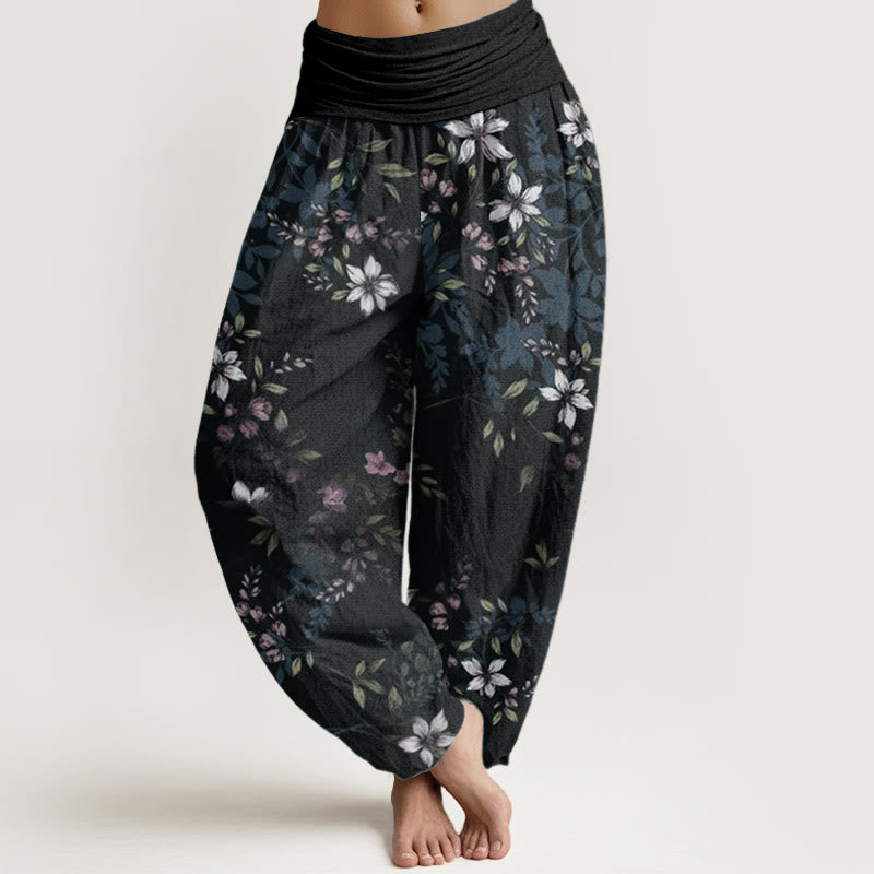 Pantaloni harem da donna con elastico in vita, in puro cotone, con piccoli fiori bianchi e foglie verdi, motivo Buddha Stones - Nero - US22, UK/AU26, EU54 (6XL) - image 0