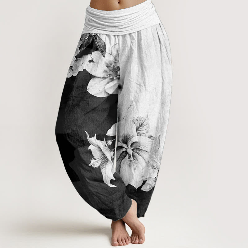 Pantaloni harem da donna con elastico in vita e motivo camelia in Buddha Stones - WhiteSmoke - US22, UK/AU26, EU54 (6XL) - image 0