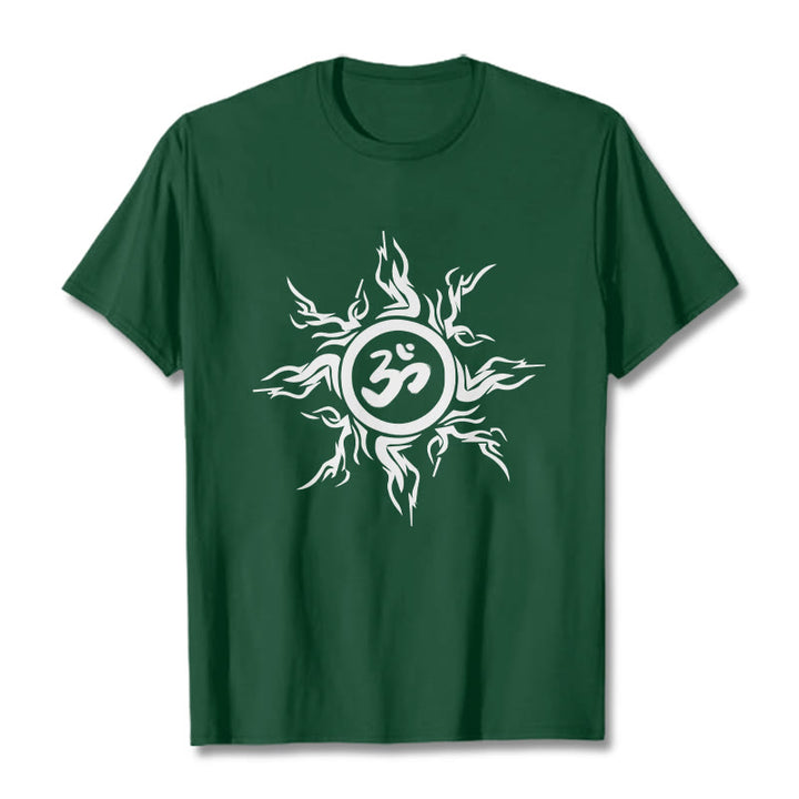 Maglietta in cotone con motivo a raggi di sole raffigurante Buddha Stones che circondano il simbolo Om - Verde studentesco - 2XL - image 10