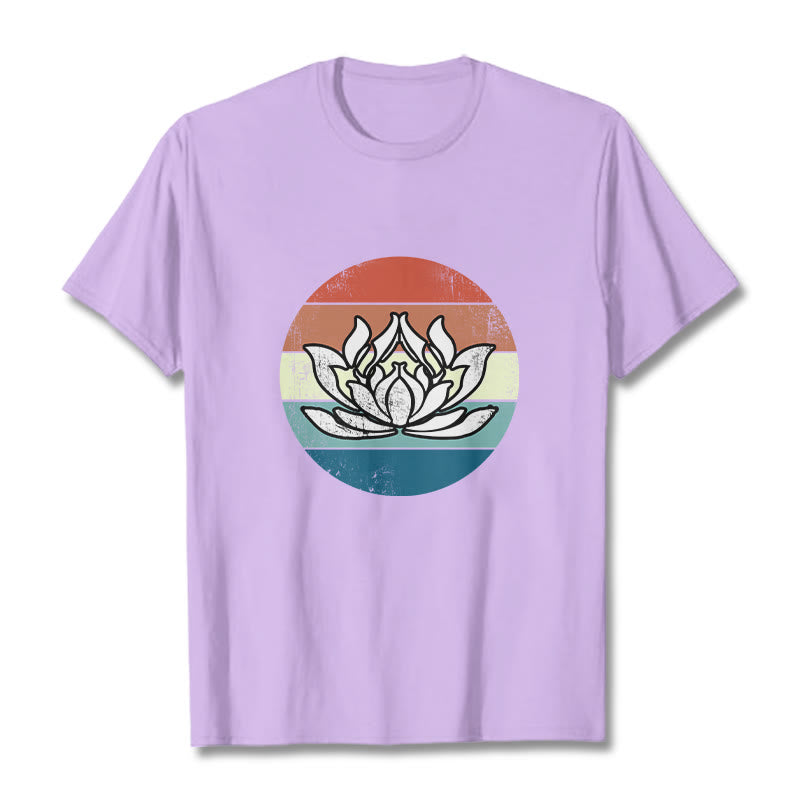 Maglietta in cotone con motivo a righe colorate Buddha Stones e loto in fiore - Prugna - 2XL - image 17