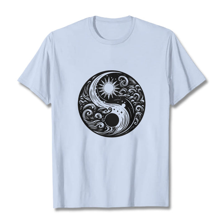 Maglietta in cotone con motivo Buddha Stones, sole, luna, onde e Yin Yang - Ciano chiaro - 2XL - image 19