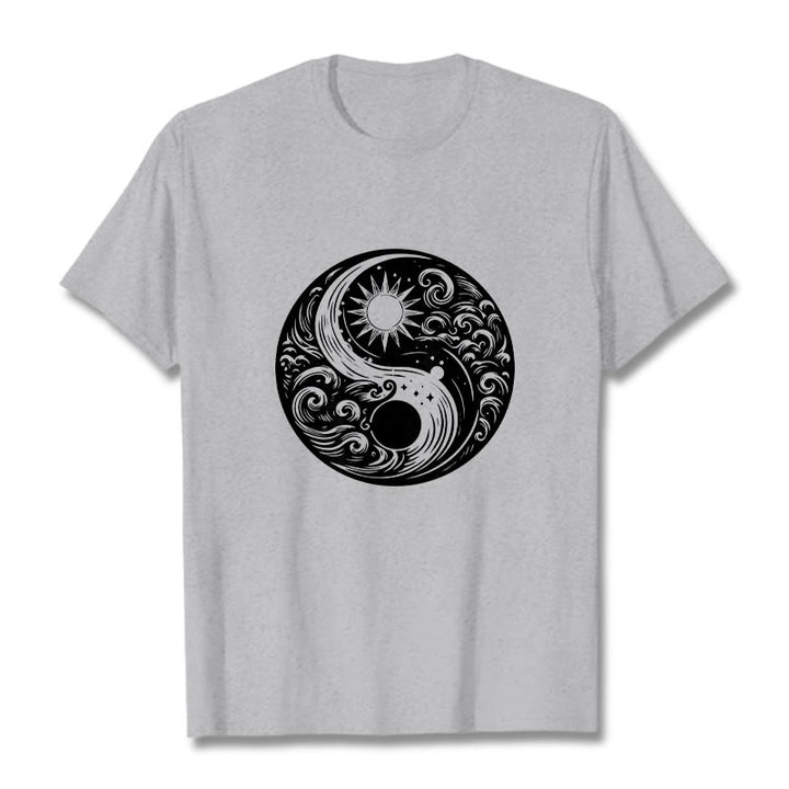 Maglietta in cotone con motivo Buddha Stones, sole, luna, onde e Yin Yang - Grigio chiaro - 2XL - image 19