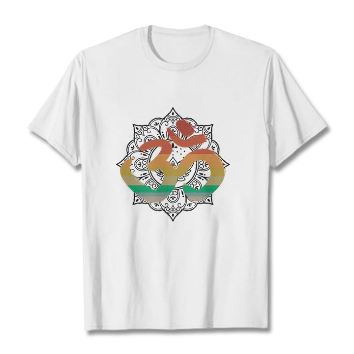 Maglietta in cotone con motivo di sfondo mandala sanscrito Om Buddha Stones e sfumatura di colore - Bianco - 2XL - image 4