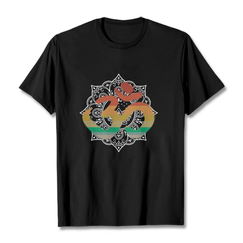 Maglietta in cotone con motivo di sfondo mandala sanscrito Om Buddha Stones e sfumatura di colore - Nero - 2XL - image 6