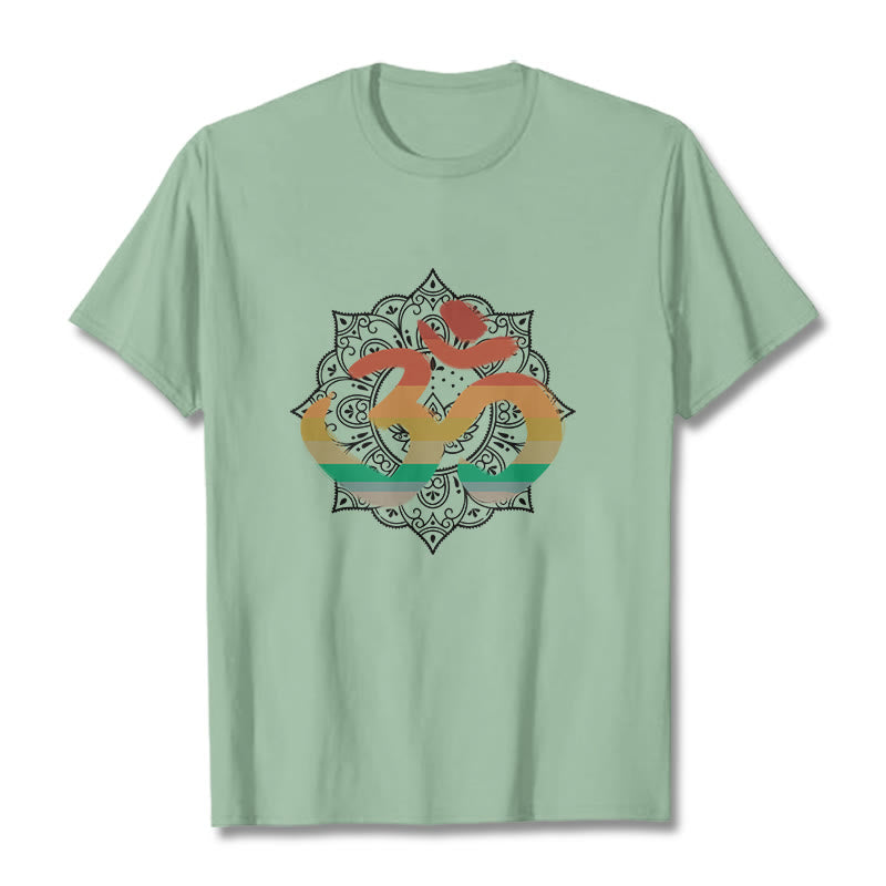 Maglietta in cotone con motivo di sfondo mandala sanscrito Om Buddha Stones e sfumatura di colore - Verde pallido - 2XL - image 15
