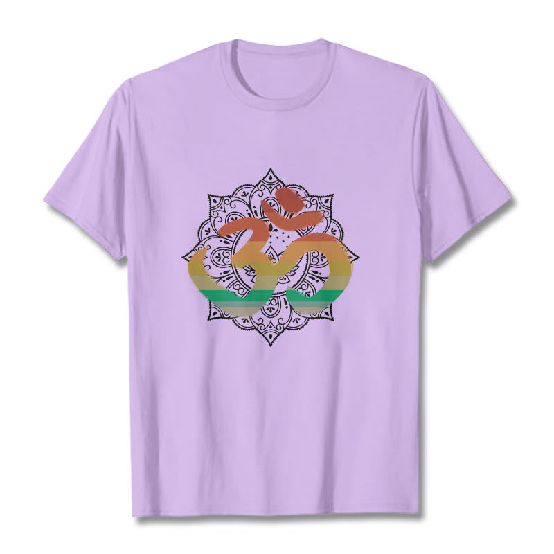 Maglietta in cotone con motivo di sfondo mandala sanscrito Om Buddha Stones e sfumatura di colore - Prugna - 2XL - image 16