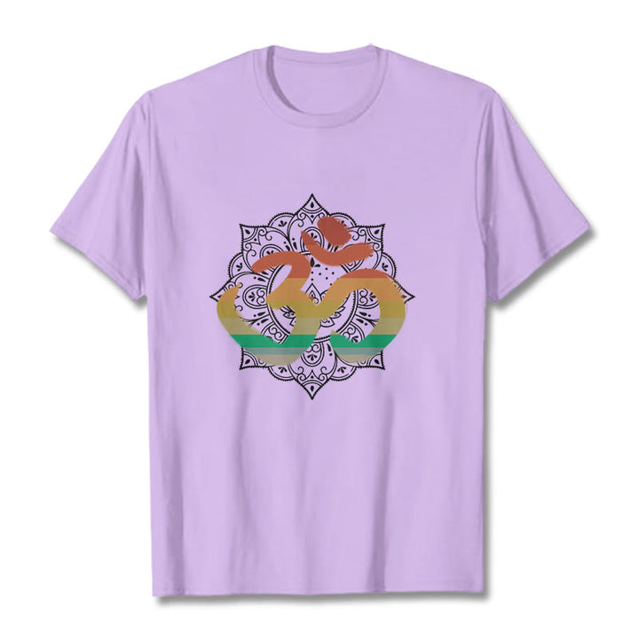 Maglietta in cotone con motivo di sfondo mandala sanscrito Om Buddha Stones e sfumatura di colore - Prugna - 2XL - image 17