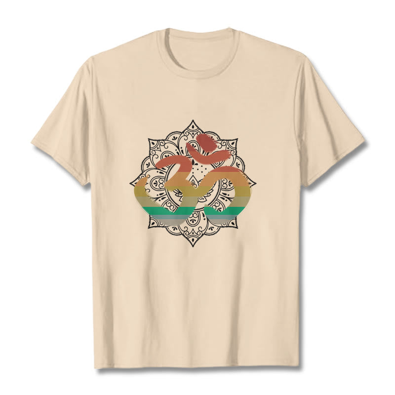 Maglietta in cotone con motivo di sfondo mandala sanscrito Om Buddha Stones e sfumatura di colore - Biscotto - 2XL - image 11