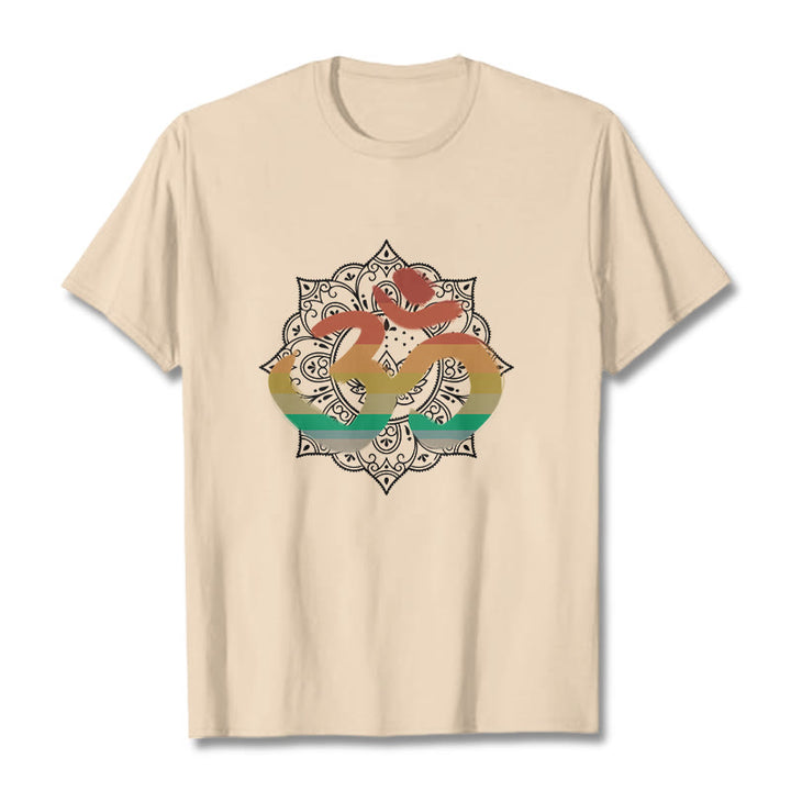 Maglietta in cotone con motivo di sfondo mandala sanscrito Om Buddha Stones e sfumatura di colore - Biscotto - 2XL - image 11