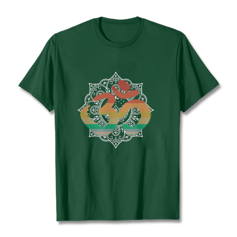Maglietta in cotone con motivo di sfondo mandala sanscrito Om Buddha Stones e sfumatura di colore - Verde foresta - 2XL - image 1