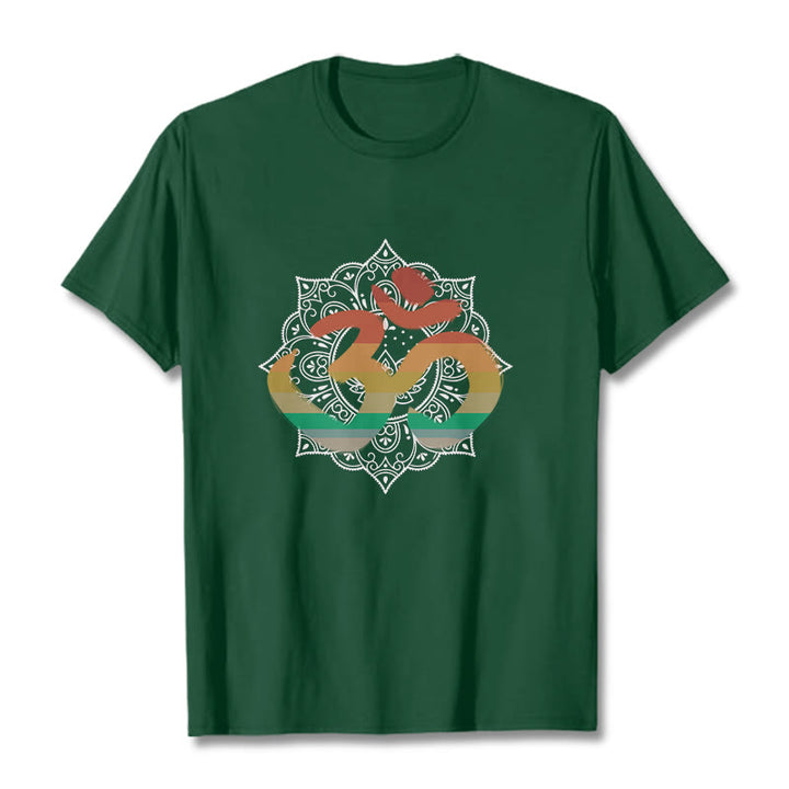 Maglietta in cotone con motivo di sfondo mandala sanscrito Om Buddha Stones e sfumatura di colore - Verde foresta - 2XL - image 1