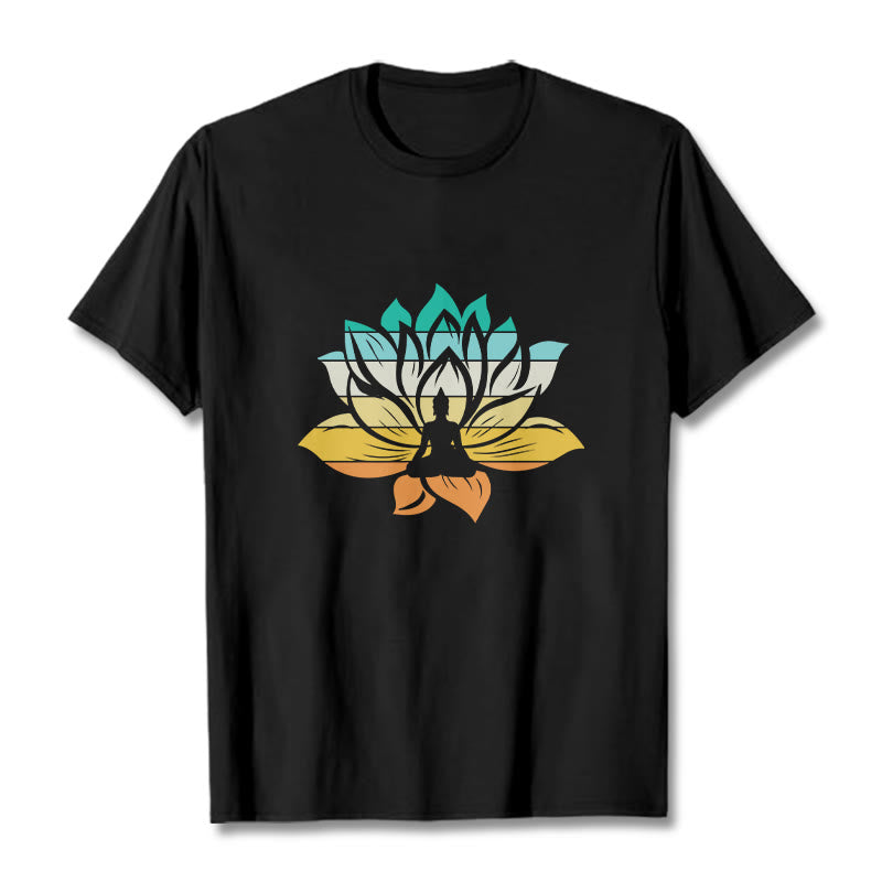 Maglietta in cotone con motivo a fiore di loto con Buddha Stones e motivo a meditazione di Buddha - Nero - 2XL - image 0