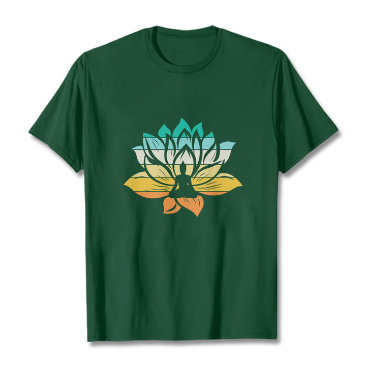 Maglietta in cotone con motivo a fiore di loto con Buddha Stones e motivo a meditazione di Buddha - Verde foresta - 2XL - image 11