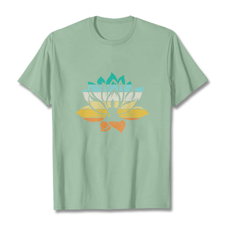 Maglietta in cotone con motivo a fiore di loto con Buddha Stones e motivo a meditazione di Buddha - Verde pallido - 2XL - image 14