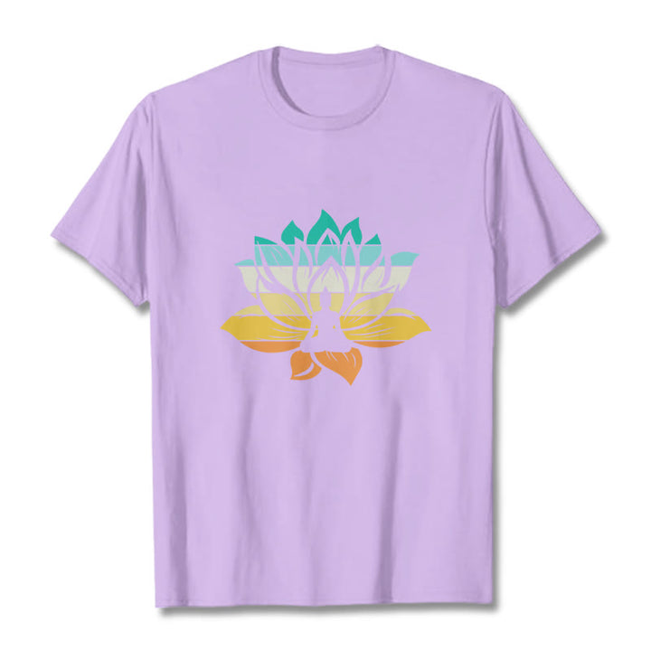 Maglietta in cotone con motivo a fiore di loto con Buddha Stones e motivo a meditazione di Buddha - Prugna - 2XL - image 17