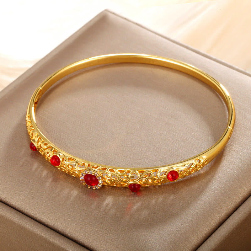 Braccialetto portafortuna in lega di zirconi con design a vite Buddha Stones - Rosso - 56 mm (apribile) - image 1